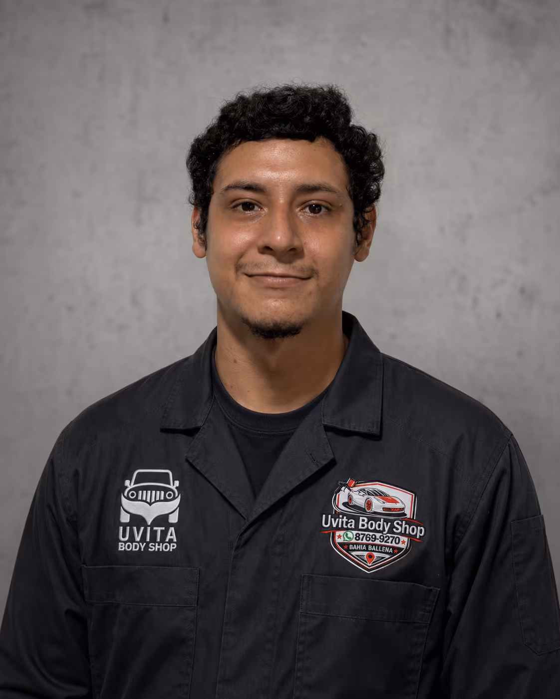 Johel, técnico de enderezado y detallado en Uvita Body Shop